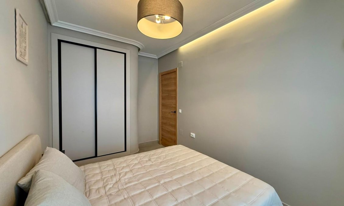 Használt Ingatlanok - Apartman -
Torrevieja - Playa del Cura