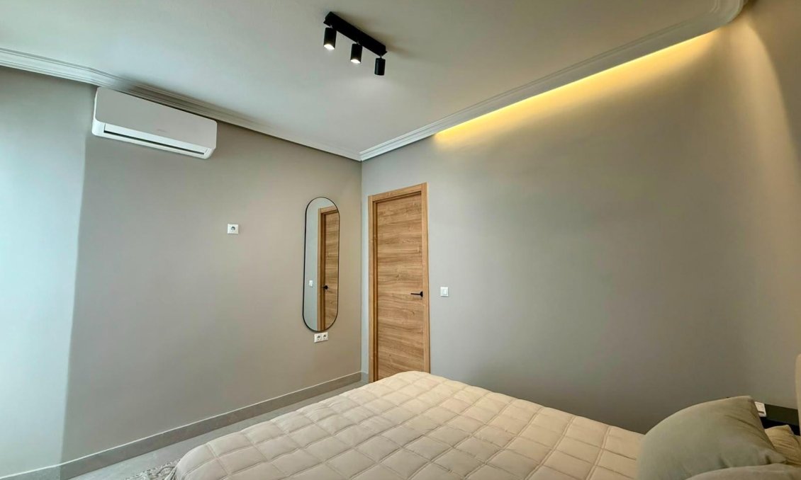 Használt Ingatlanok - Apartman -
Torrevieja - Playa del Cura