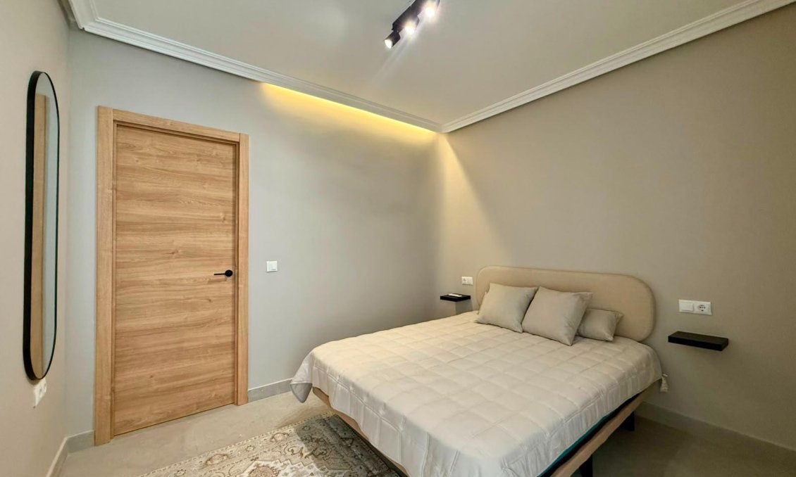 Használt Ingatlanok - Apartman -
Torrevieja - Playa del Cura