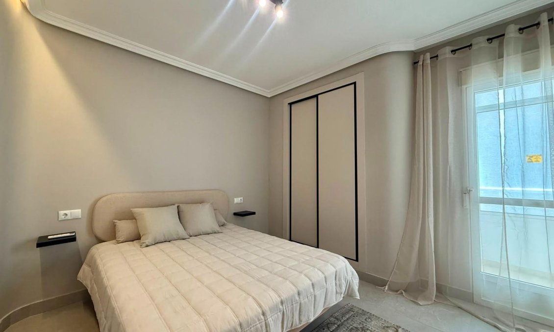 Használt Ingatlanok - Apartman -
Torrevieja - Playa del Cura