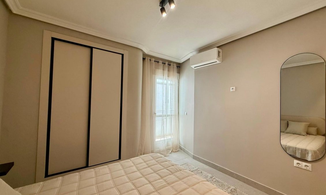 Használt Ingatlanok - Apartman -
Torrevieja - Playa del Cura