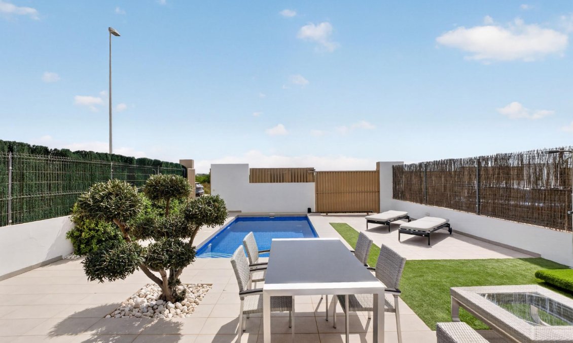 Resale - Villa -
Guardamar del Segura - El Raso