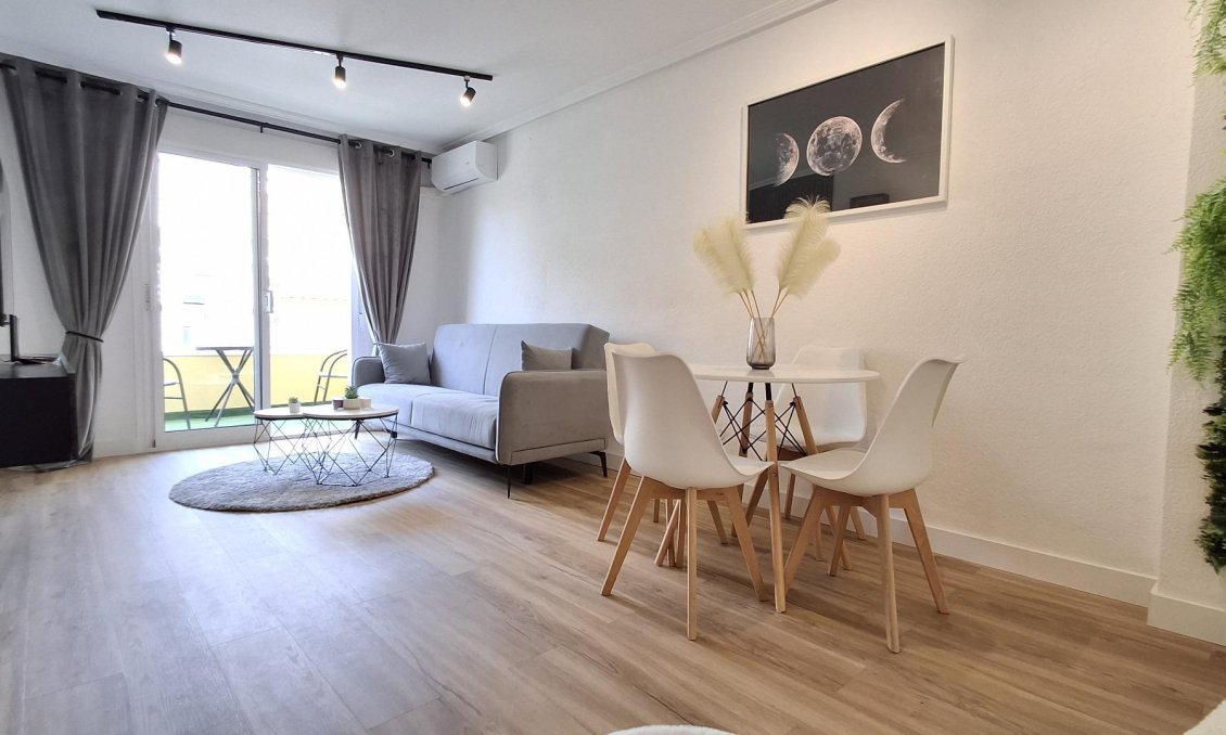 Resale - Apartment -
Torrevieja - Estacion De Autobuses