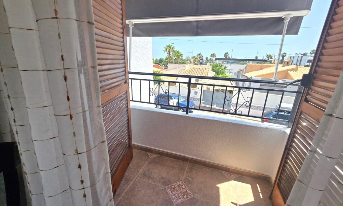 Revânzare - Casă înșiruită -
Torrevieja - Los Balcones