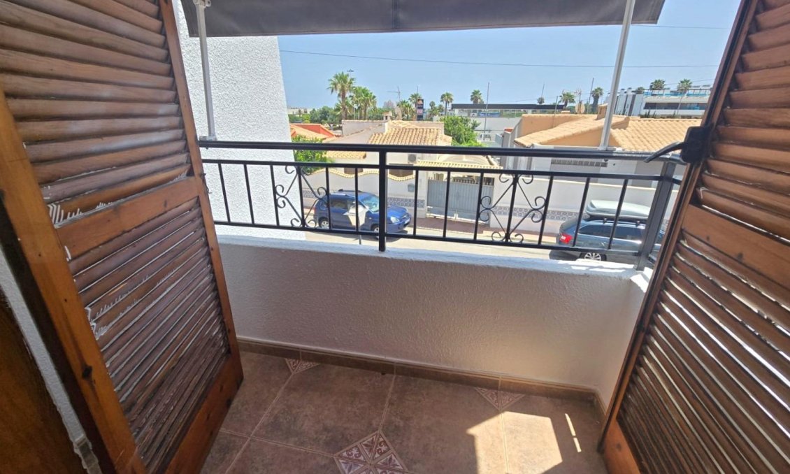 Revânzare - Casă înșiruită -
Torrevieja - Los Balcones