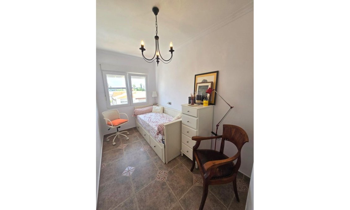 Revânzare - Casă înșiruită -
Torrevieja - Los Balcones