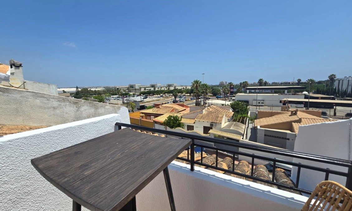 Revânzare - Casă înșiruită -
Torrevieja - Los Balcones