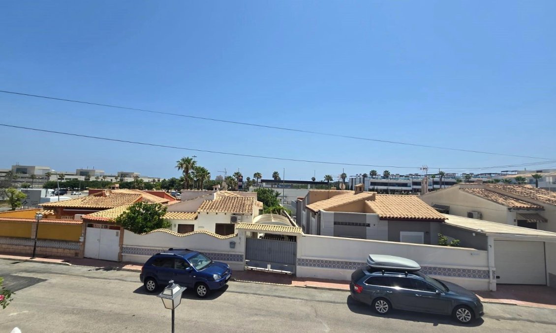 Revânzare - Casă înșiruită -
Torrevieja - Los Balcones