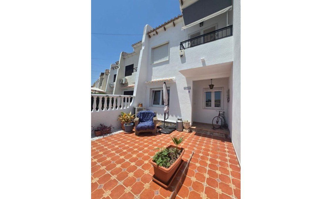 Revânzare - Casă înșiruită -
Torrevieja - Los Balcones