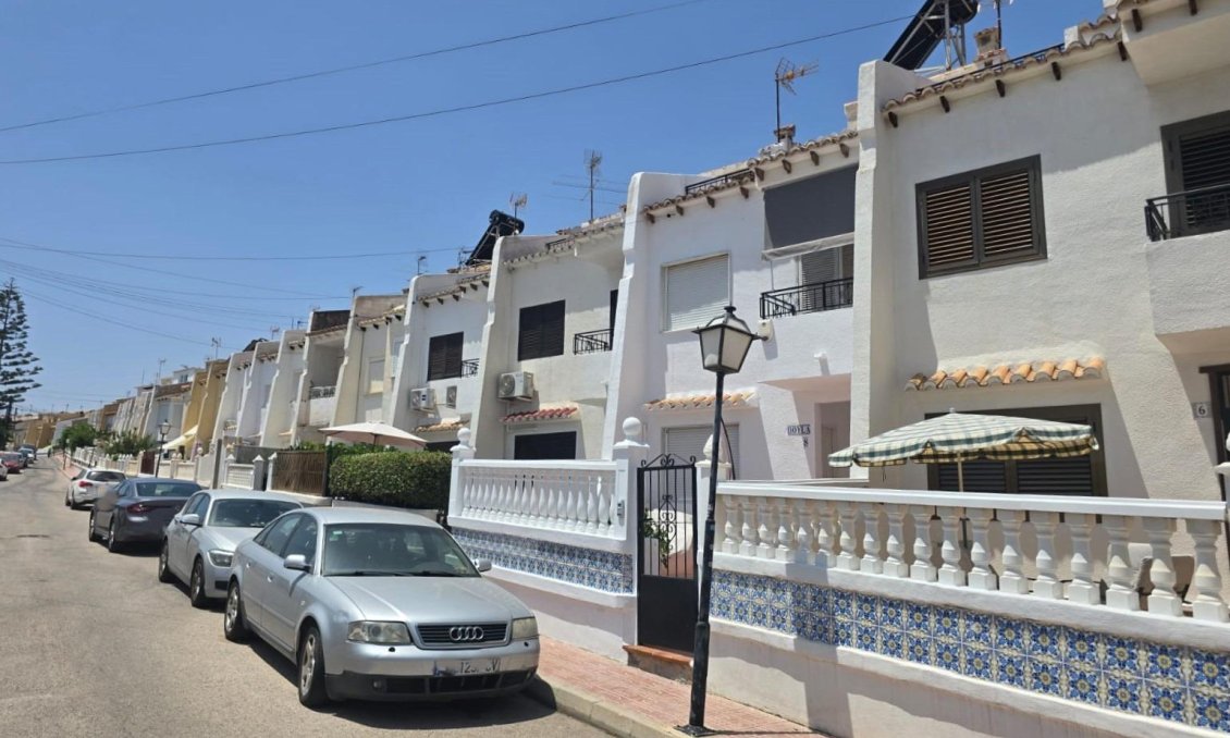 Revânzare - Casă înșiruită -
Torrevieja - Los Balcones