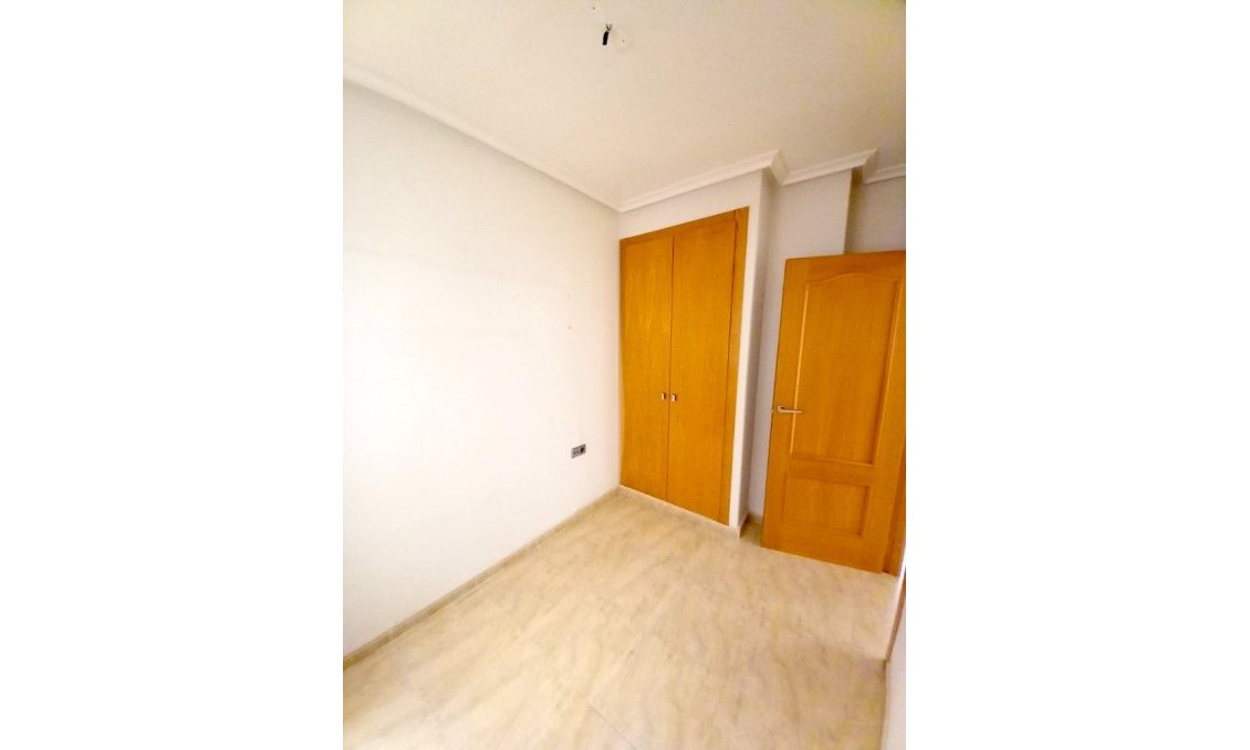 Revente - Appartement -
Almoradí - Inland