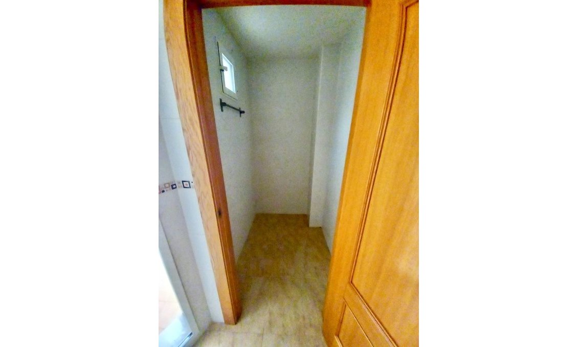 Revente - Appartement -
Almoradí - Inland