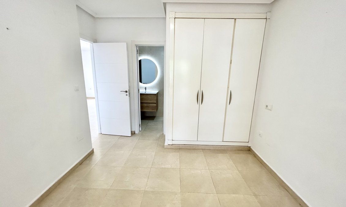 Resale - Apartment -
Villamartin - Costa Blanca