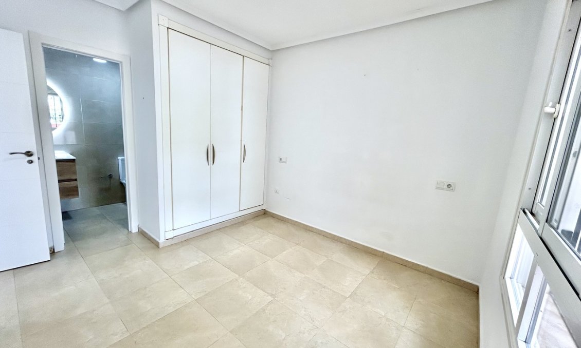 Resale - Apartment -
Villamartin - Costa Blanca