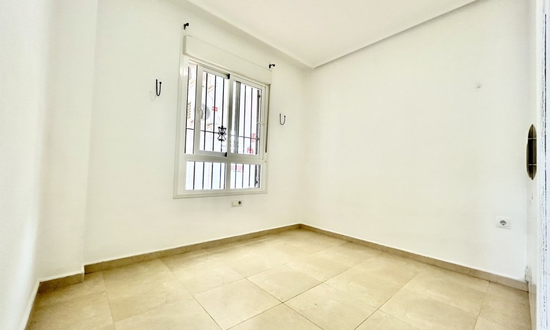 Resale - Apartment -
Villamartin - Costa Blanca