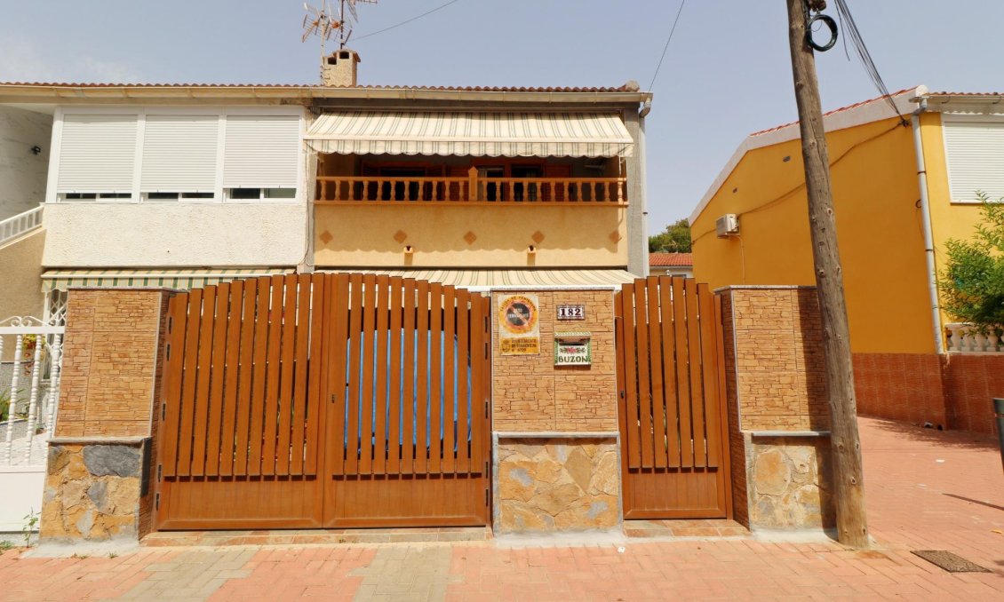 Segunda mano - Adosado -
Torrevieja - Playa De Los Naufragos