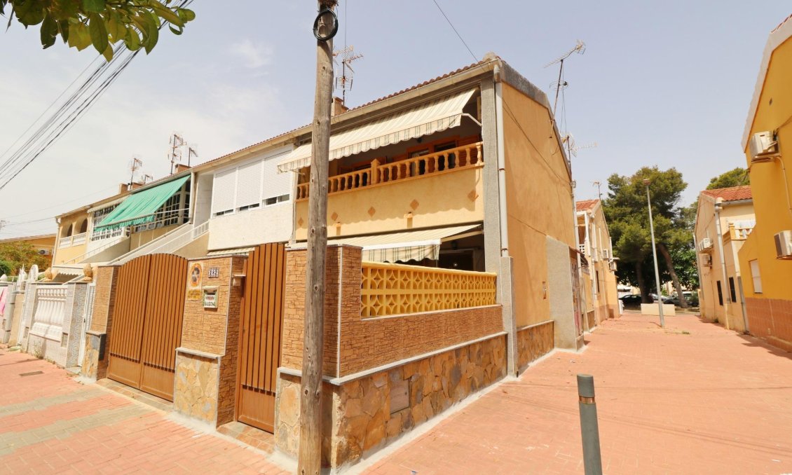 Segunda mano - Adosado -
Torrevieja - Playa De Los Naufragos