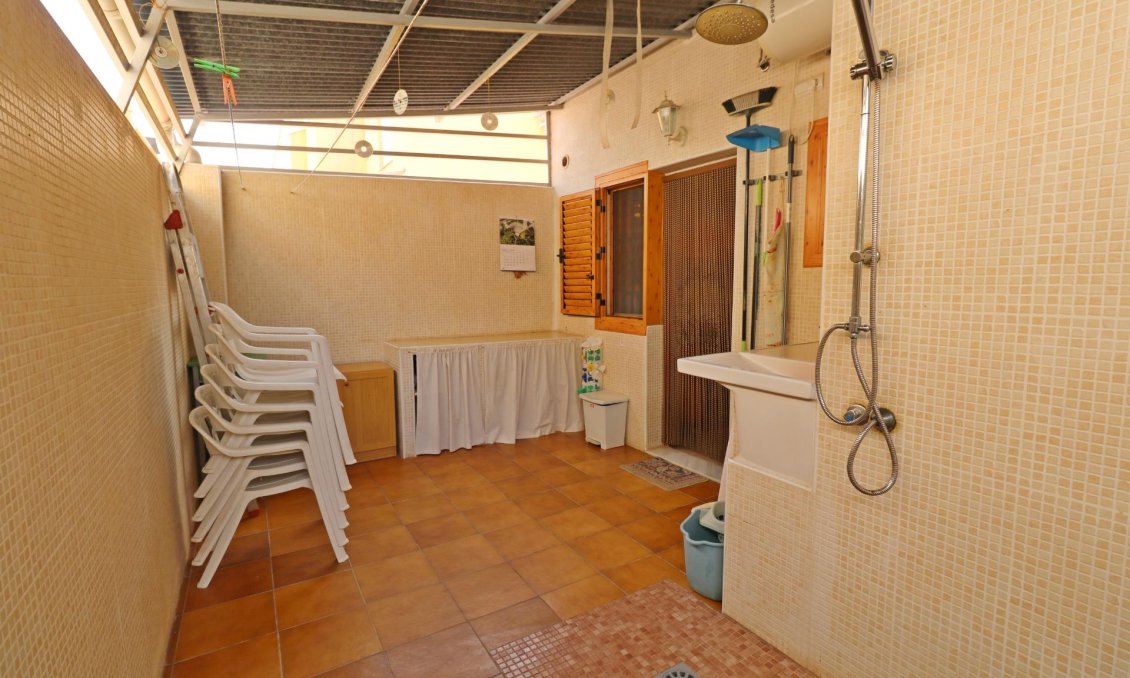 Segunda mano - Adosado -
Torrevieja - Playa De Los Naufragos