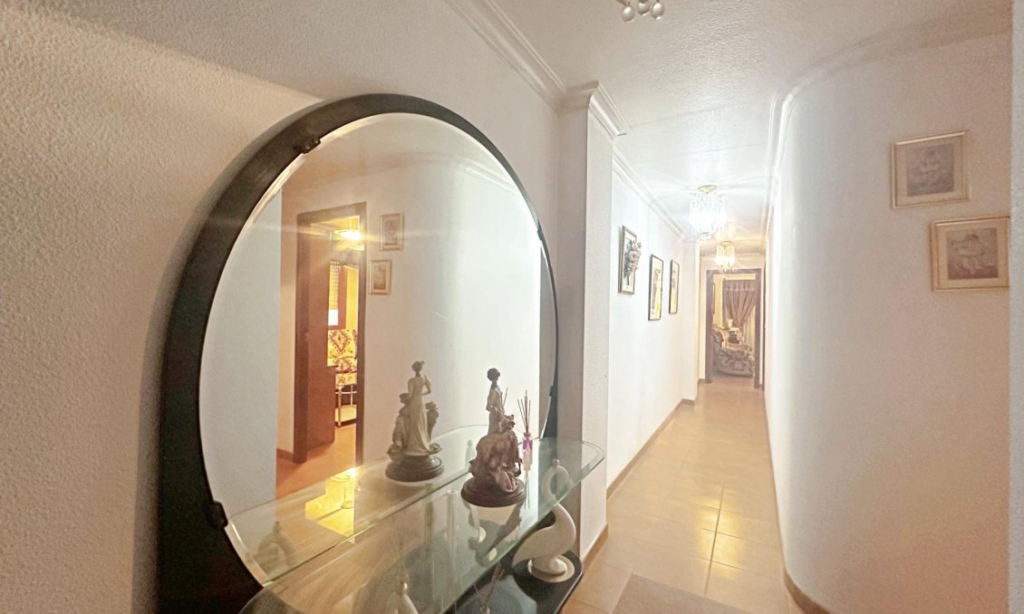 Revente - Appartement -
Torrevieja - Centro