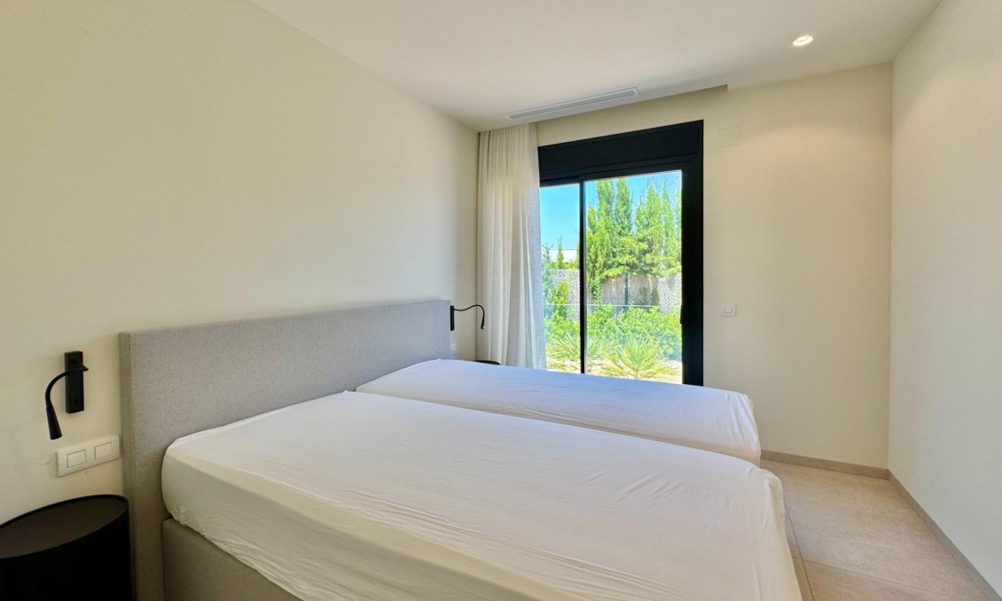 Segunda mano - Villa -
Orihuela - Las Colinas Golf