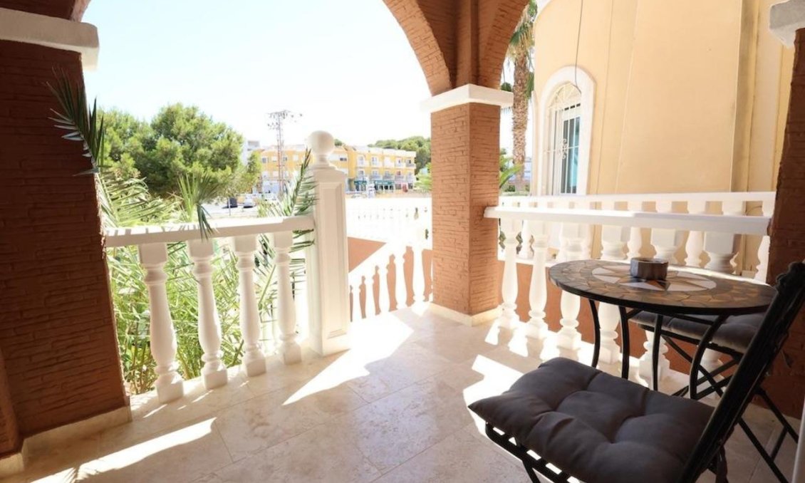 Revente - Villa -
Villamartin - Costa Blanca