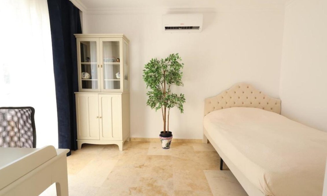 Revente - Villa -
Villamartin - Costa Blanca