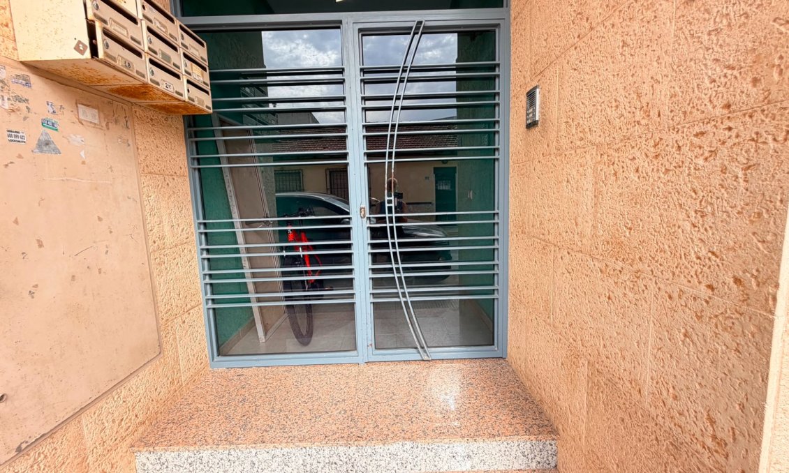 Segunda mano - Apartamento -
Los Montesinos - Costa Blanca