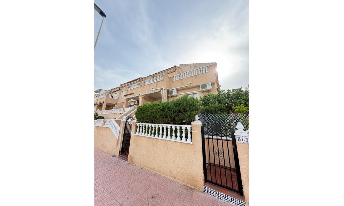 Segunda mano - Apartamento -
Torrevieja - Centro