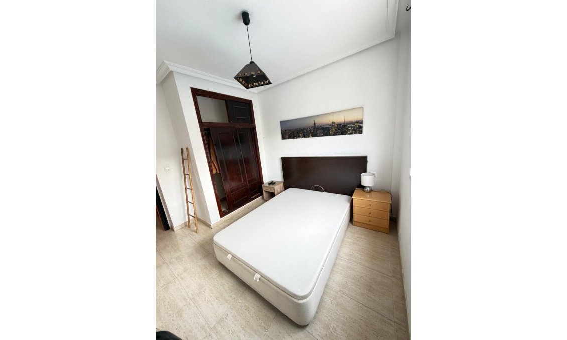 Segunda mano - Apartamento -
Torrevieja - Centro