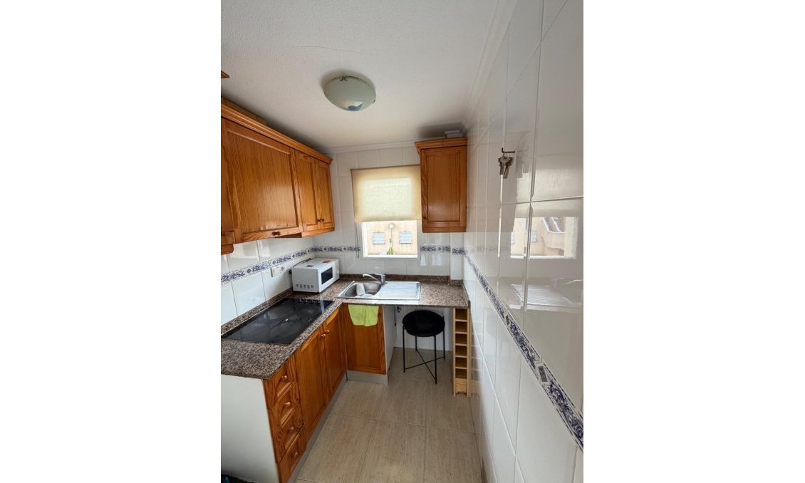 Segunda mano - Apartamento -
Torrevieja - Centro