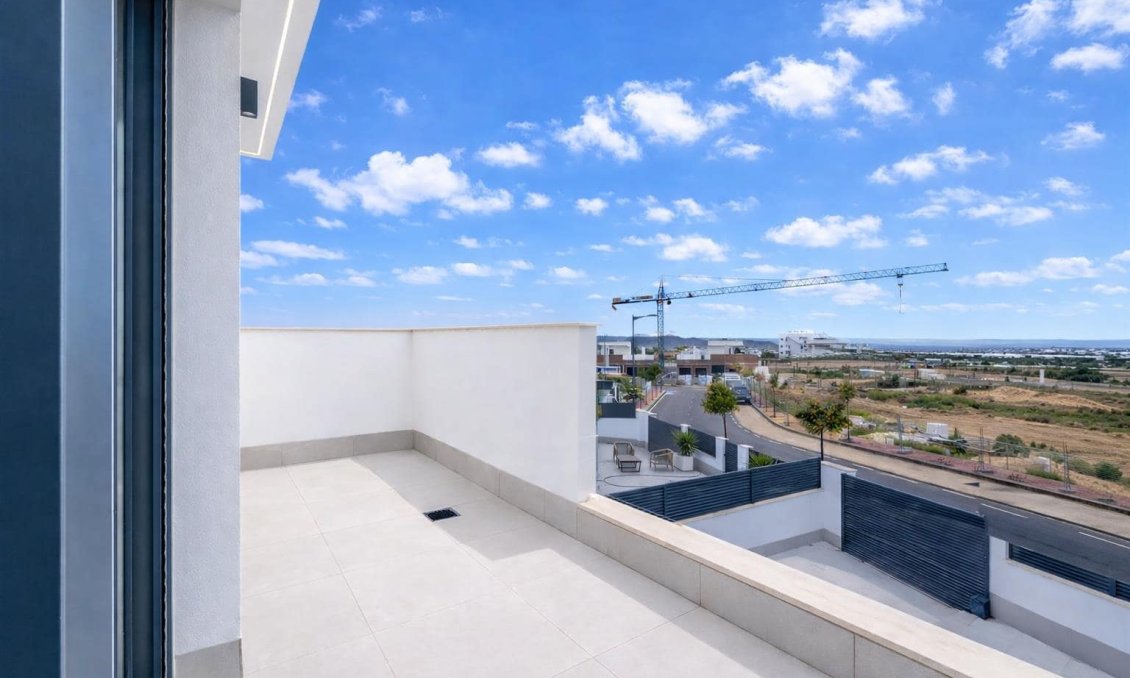 Segunda mano - Villa -
Santa Rosalia Resort - Inland
