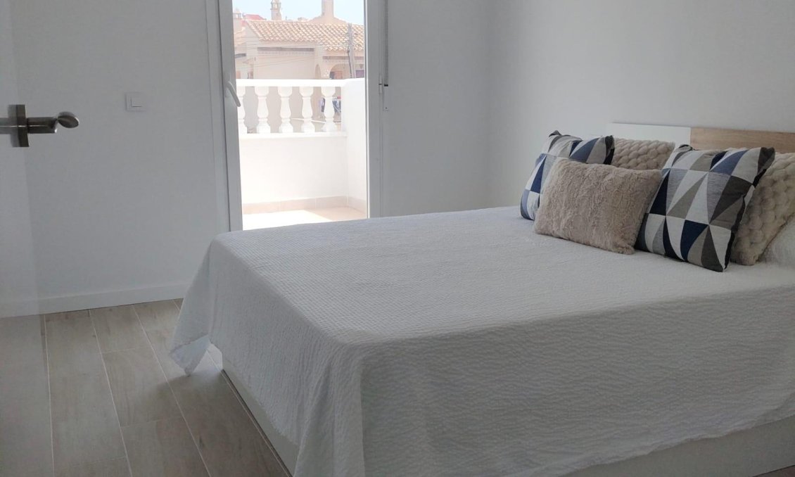 Segunda mano - Adosado -
Torrevieja - Sector 25