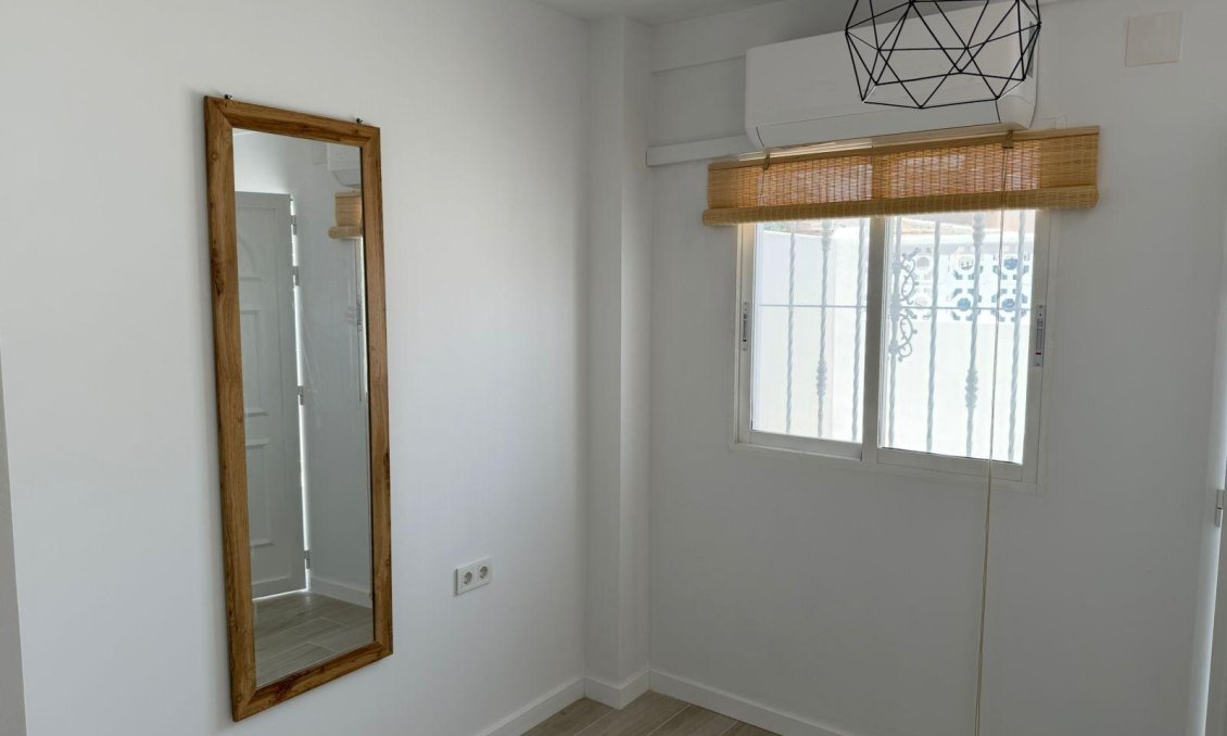Segunda mano - Adosado -
Torrevieja - Sector 25