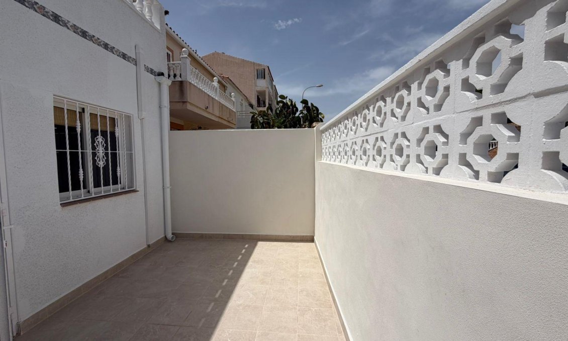 Segunda mano - Adosado -
Torrevieja - Sector 25