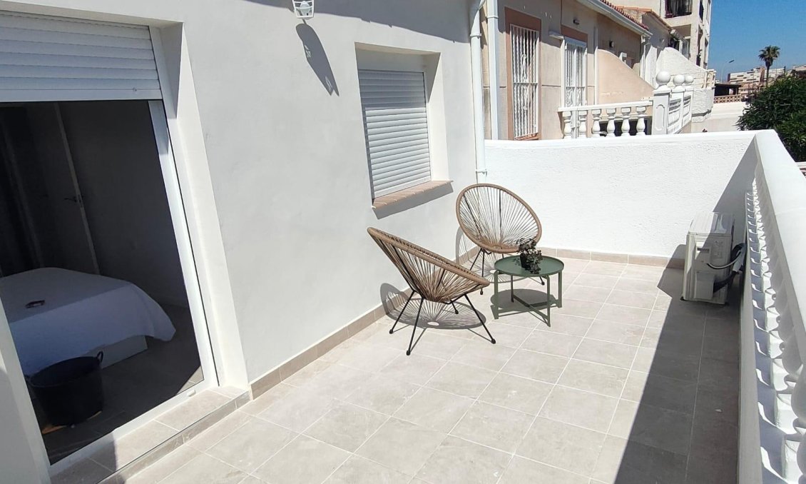 Segunda mano - Adosado -
Torrevieja - Sector 25