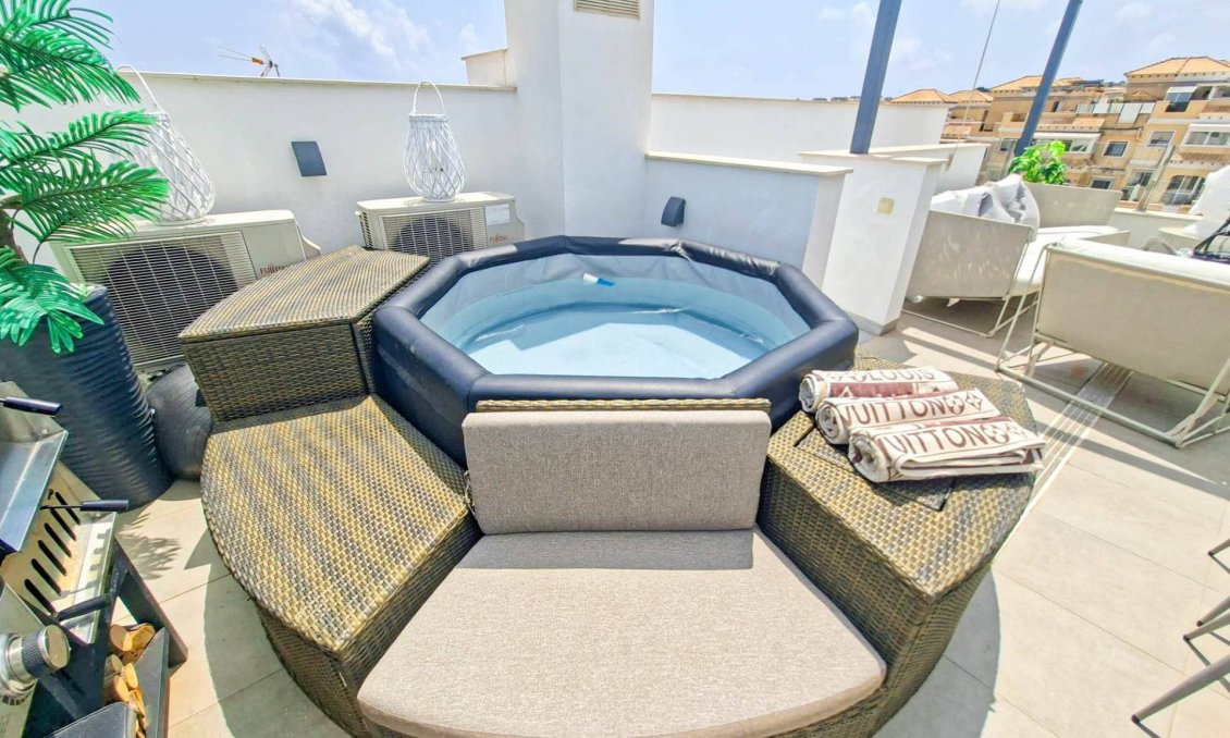 Wiederverkauf - Villa -
Villamartin - Costa Blanca