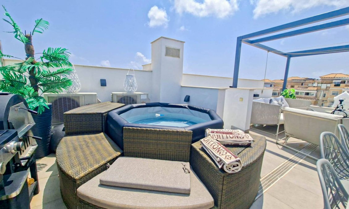 Wiederverkauf - Villa -
Villamartin - Costa Blanca