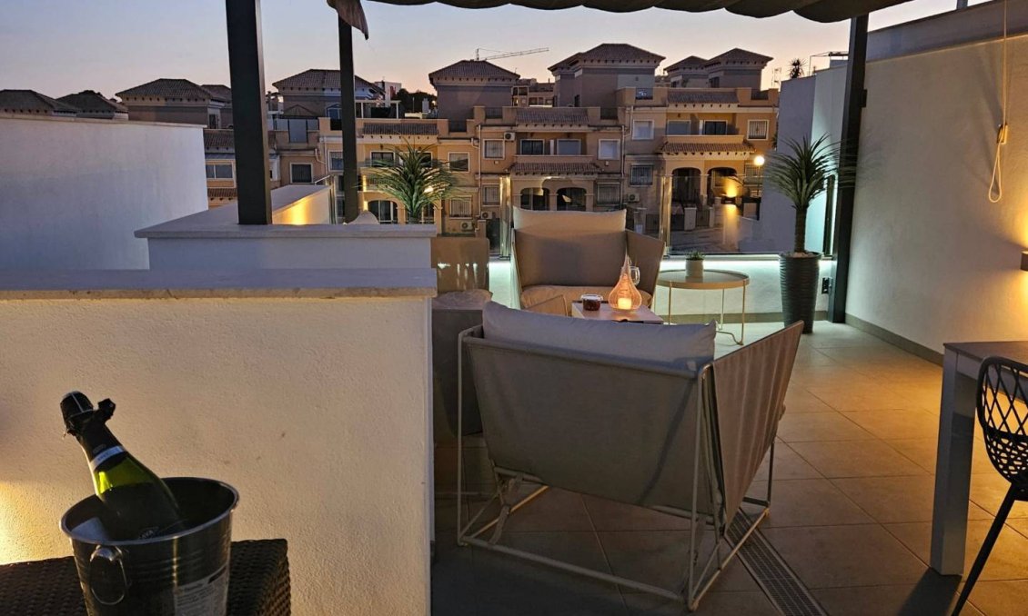 Wiederverkauf - Villa -
Villamartin - Costa Blanca