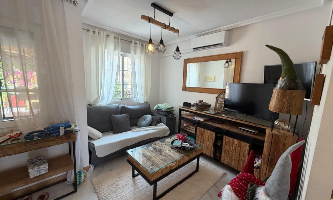 Revente - Bungalow -
Torrevieja - Zona Los Frutales