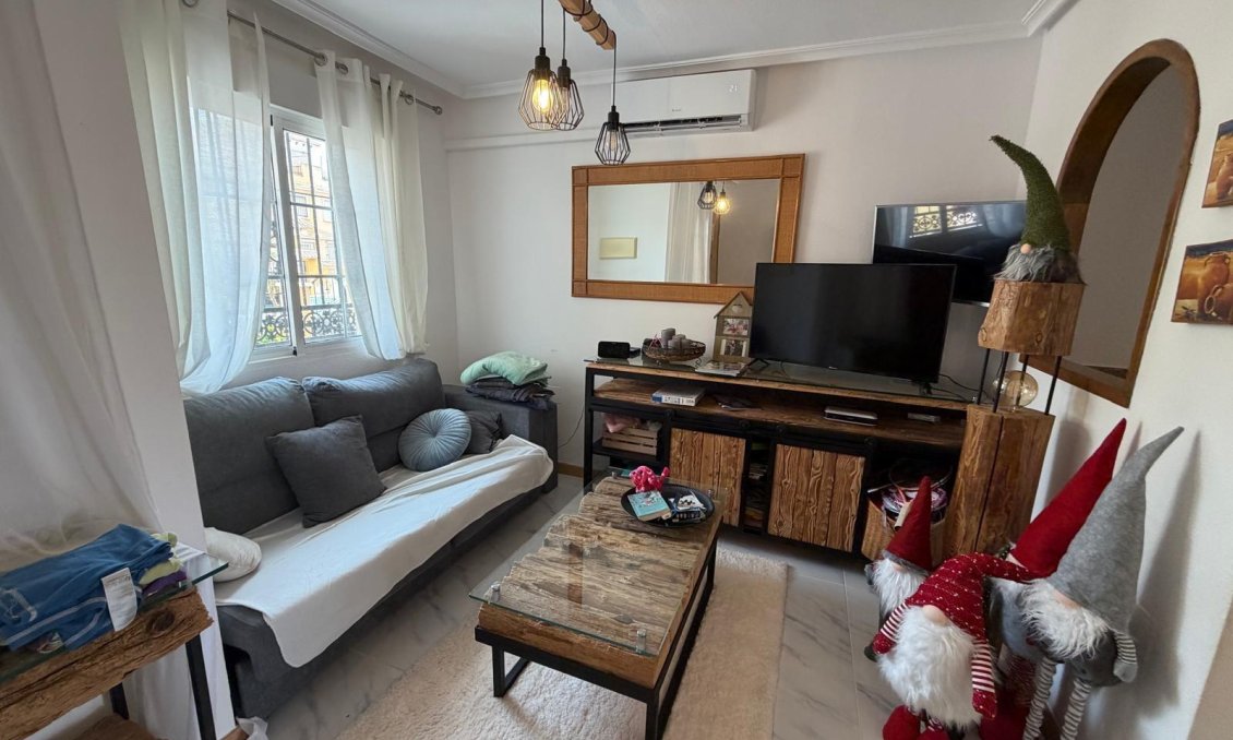 Revente - Bungalow -
Torrevieja - Zona Los Frutales