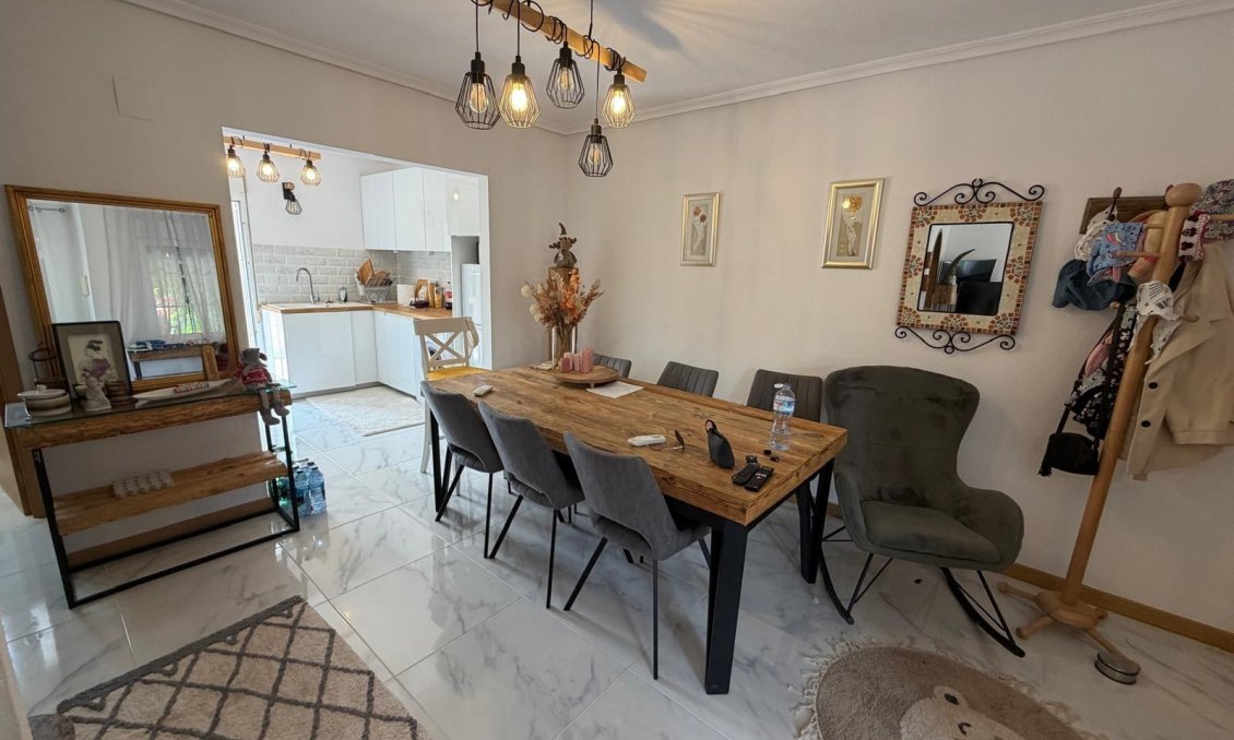 Revente - Bungalow -
Torrevieja - Zona Los Frutales