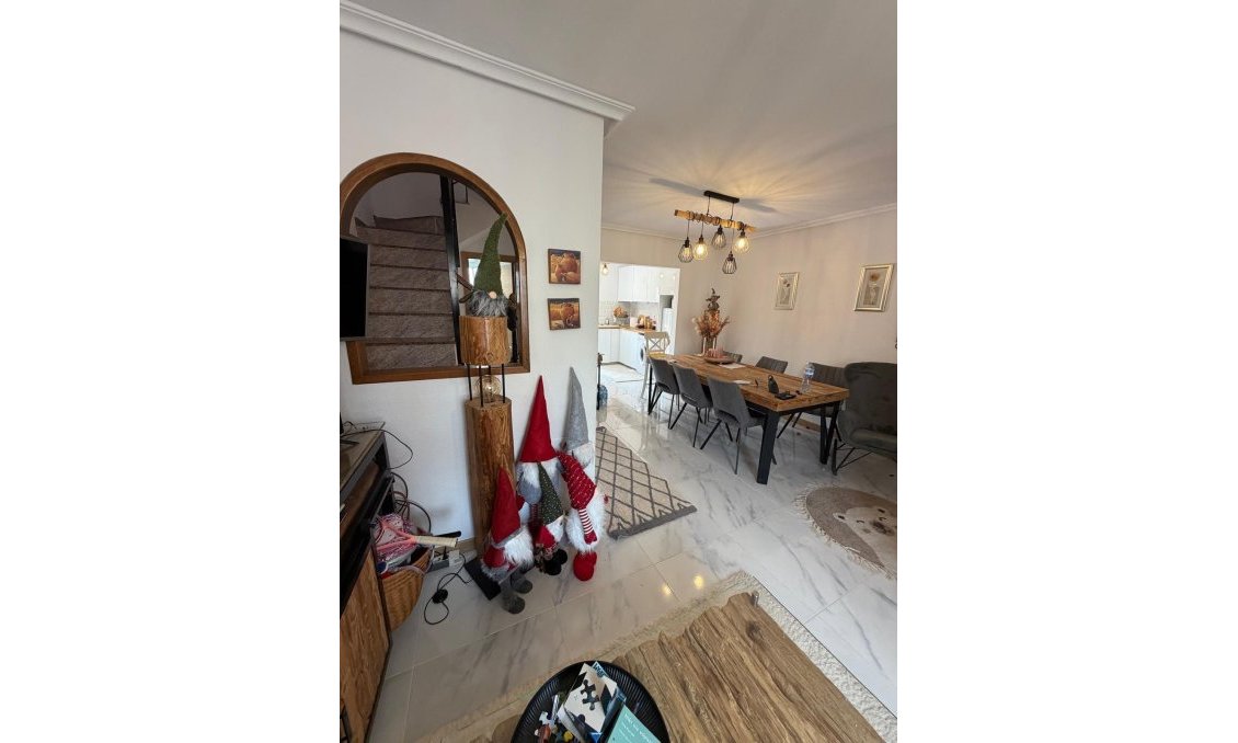 Revente - Bungalow -
Torrevieja - Zona Los Frutales