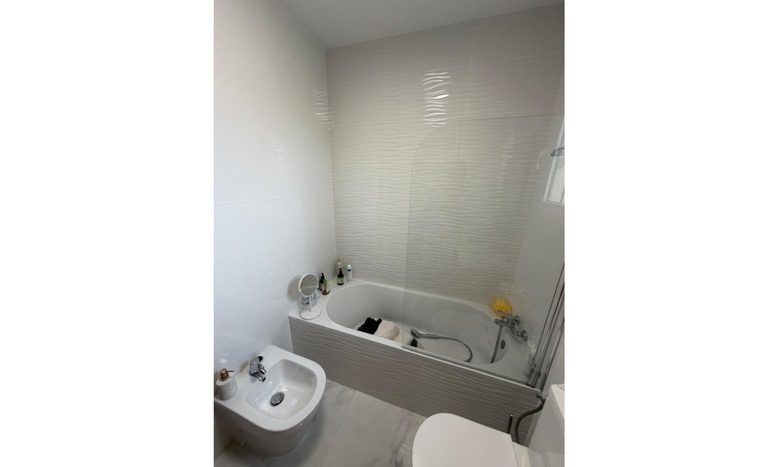 Revente - Bungalow -
Torrevieja - Zona Los Frutales