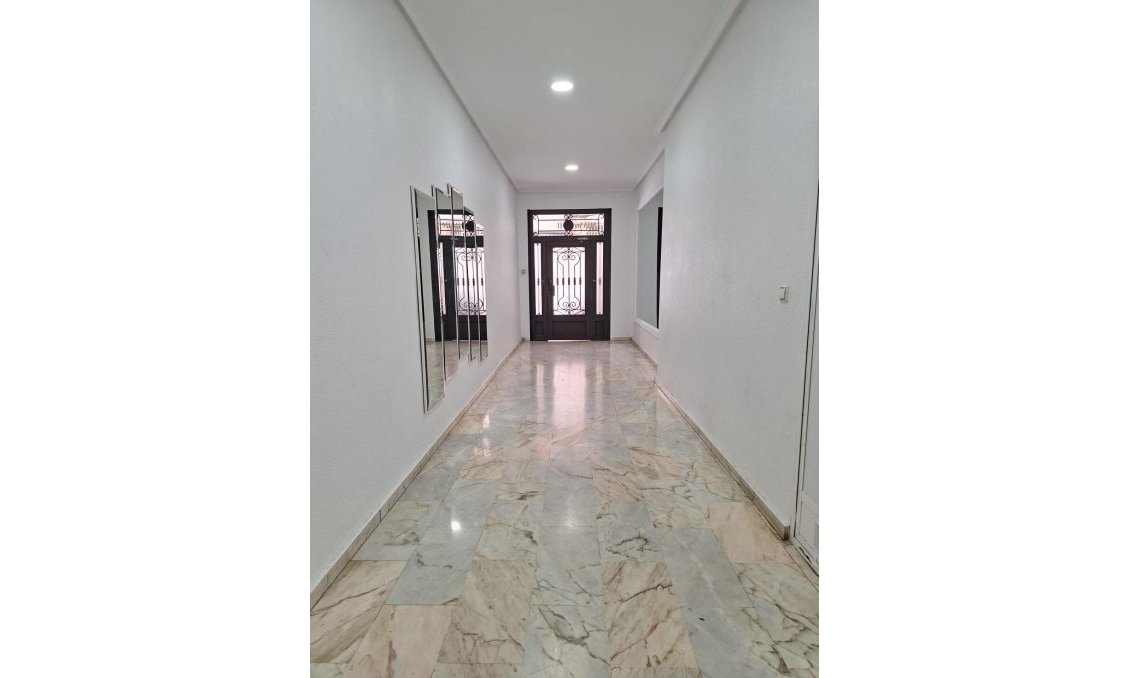 Revente - Appartement -
Torrevieja - Playa del Cura
