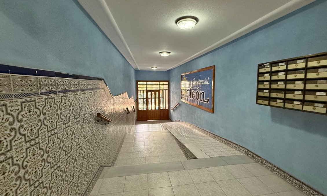 Revente - Appartement -
Torrevieja - Habaneras