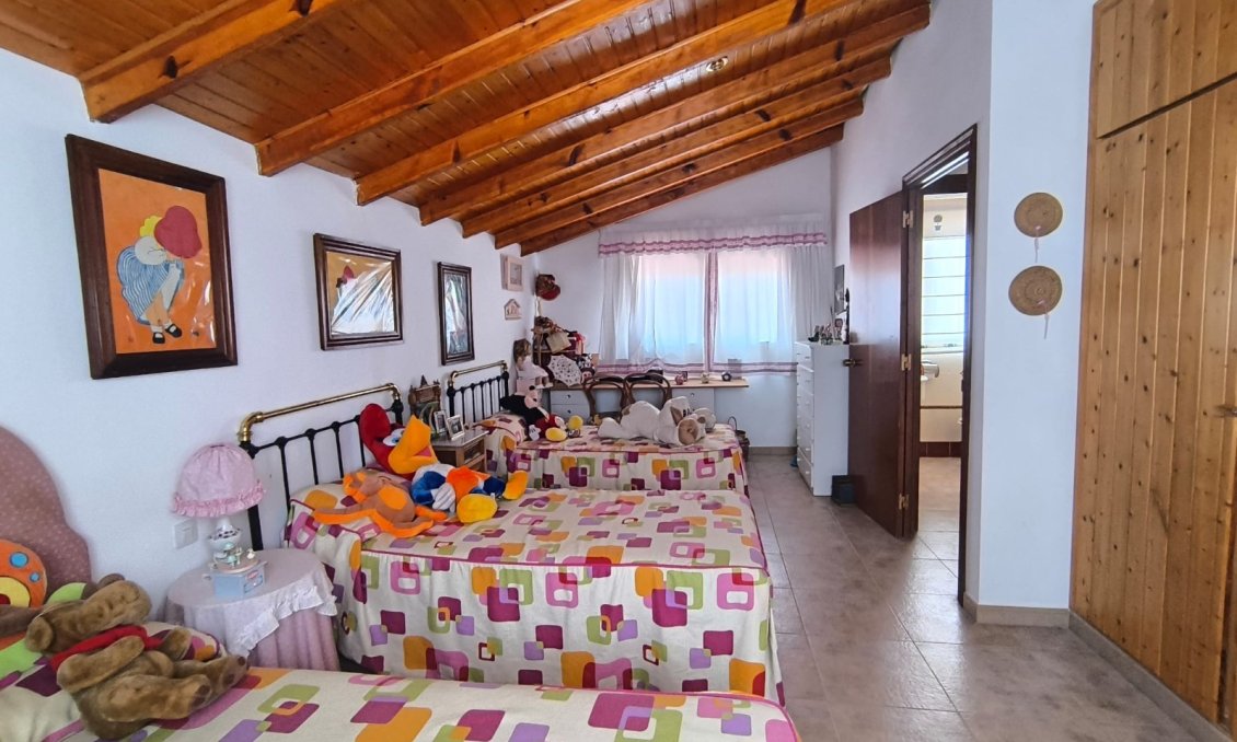 Revente - Villa -
Villena - Inland