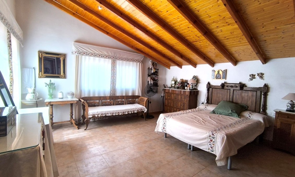 Revente - Villa -
Villena - Inland