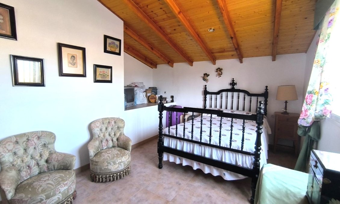 Revente - Villa -
Villena - Inland