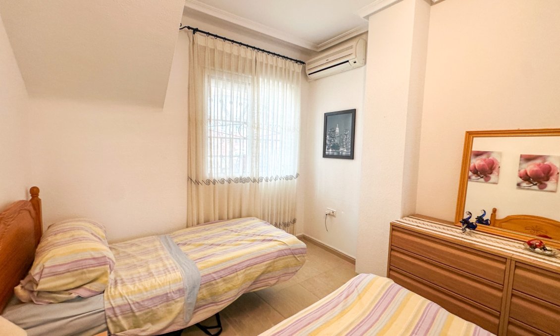 Wiederverkauf - Bungalow -
Orihuela Costa - Costa Blanca