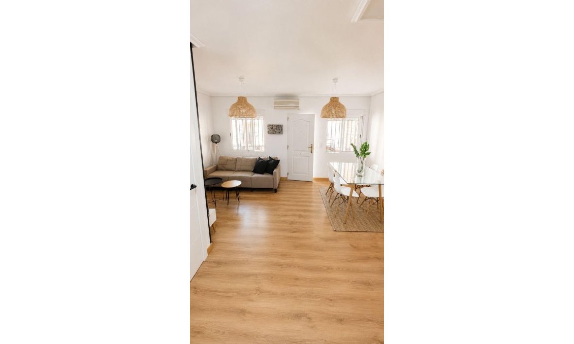 Resale - Townhouse -
Orihuela Costa - La Zenia